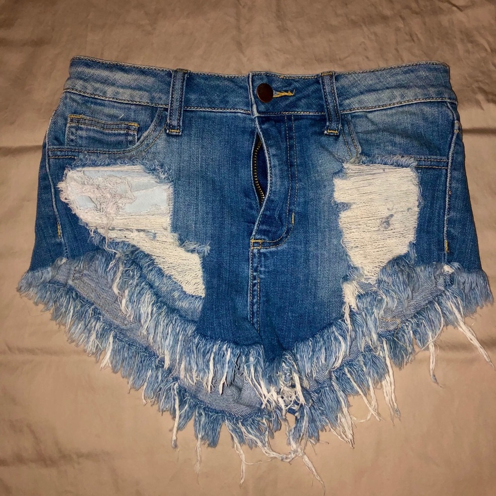 Fashion Nova high cut denim shorts 🫐